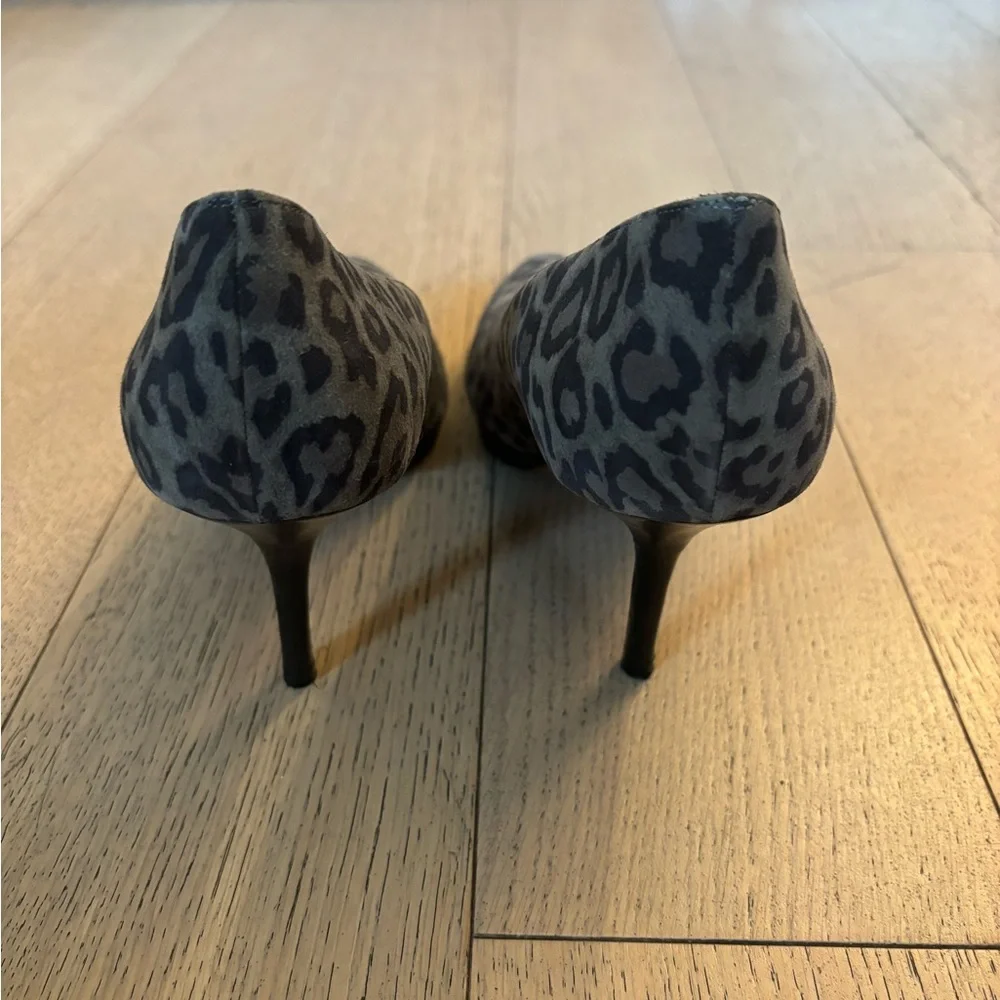 Manolo Blahnik Leopard Print Heels - Picture 2 of 7